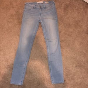 size 5 regular super light wash hollister jeans.